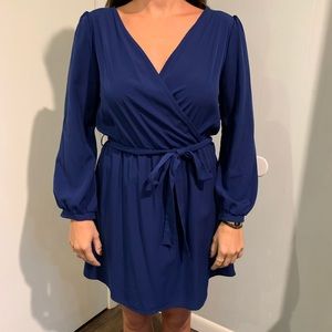 Navy blue V neck dress! 3 1/4length w/tie size M